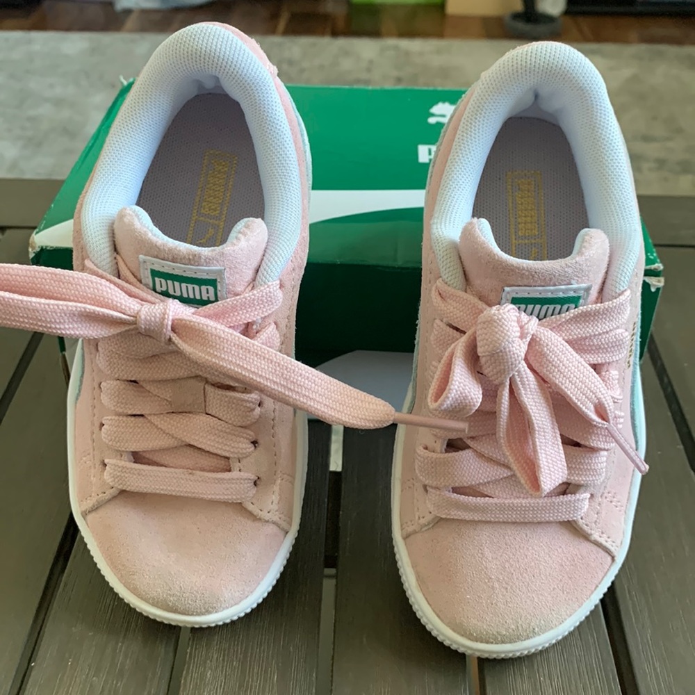 PUMA SUEDE CLASSIC XXI PS GIRLS SNEAKERS in Sz 11c Color lotus-eggshell blue.